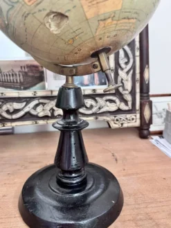 Globe antique Forest 1920
