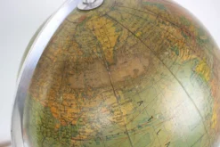 Globe en verre lumineux du milieu du siècle avec base en bois par Paul Rath, années 1950