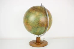 Globe en verre lumineux du milieu du siècle avec base en bois par Paul Rath, années 1950