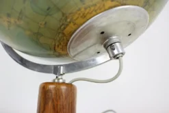 Globe en verre lumineux du milieu du siècle avec base en bois par Paul Rath, années 1950