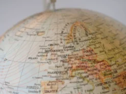 Globe illuminé de l'ère spatiale par Marco Polo pour Südwest Verlag, années 1970.