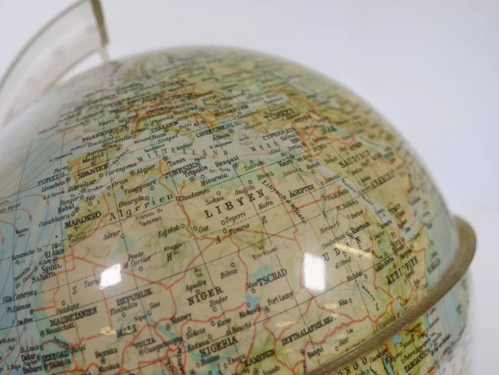 Globe illuminé de l'ère spatiale par Marco Polo pour Südwest Verlag, années 1970.