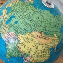 Globe terrestre années 80