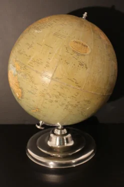Globe terrestre des années 1960