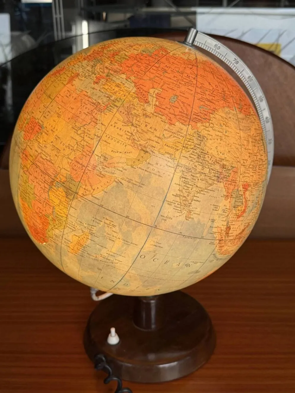 Globe terrestre lumineux de RÄTH en verre, bois et métal, Allemagne 1975