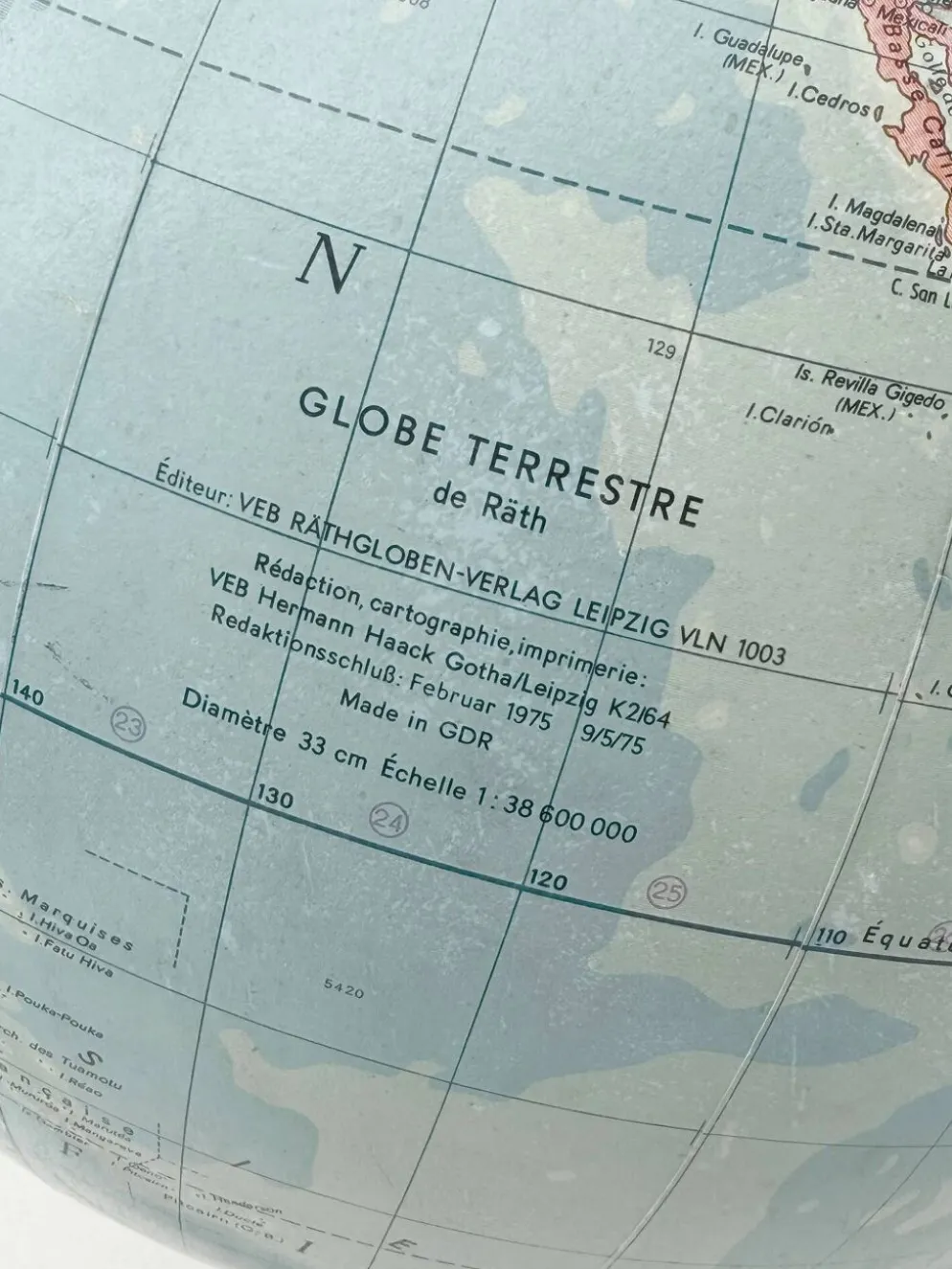 Globe terrestre lumineux de RÄTH en verre, bois et métal, Allemagne 1975