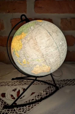 Globe Terrestre Lumineux en verre Girard et Barrère années 60 - 1/8000