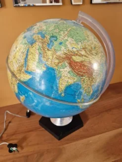 Globe terrestre lumineux, mappemonde par Grange Batelière à Paris - 1970