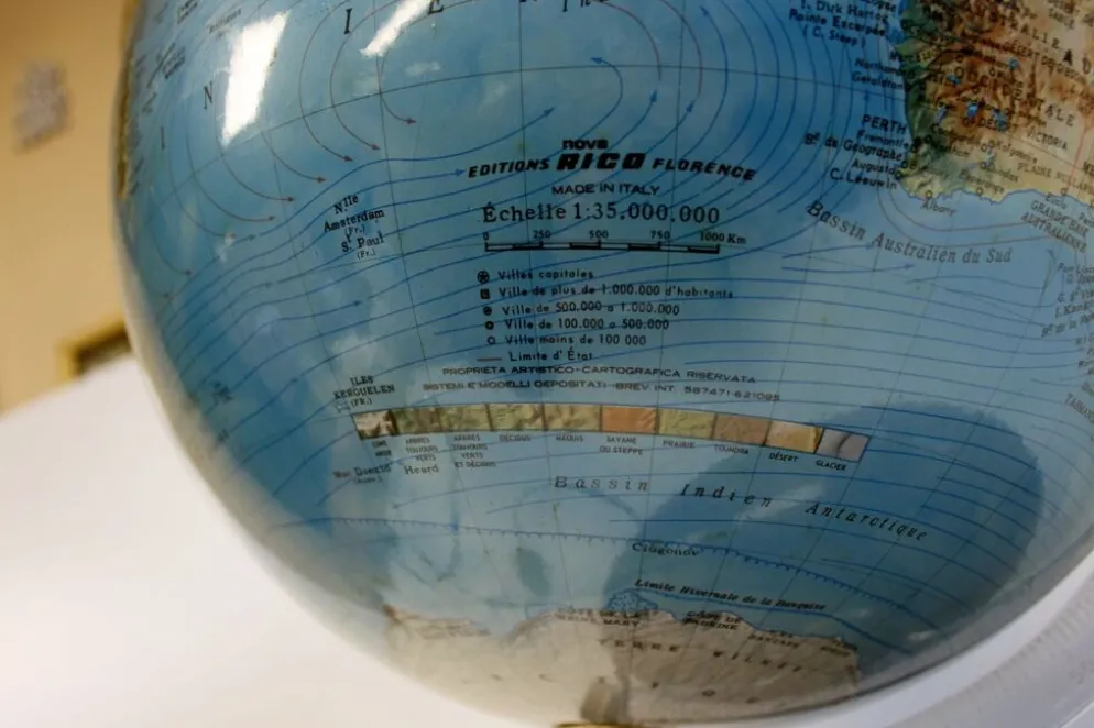 Globe terrestre lumineux 80's