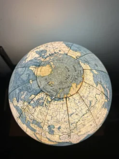 Globe terrestre lumineux vintage – fin des années 1940 / début 1950