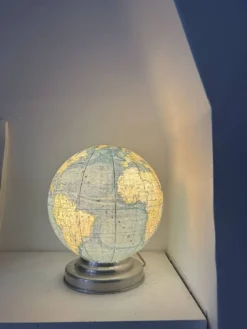 Globe terrestre lumineux vintage – fin des années 1940 / début 1950