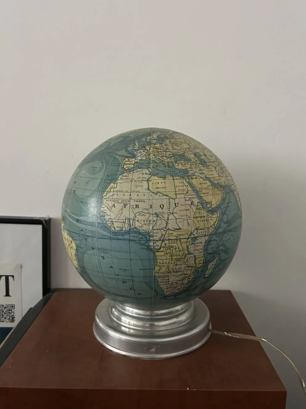 Globe terrestre lumineux vintage – fin des années 1940 / début 1950