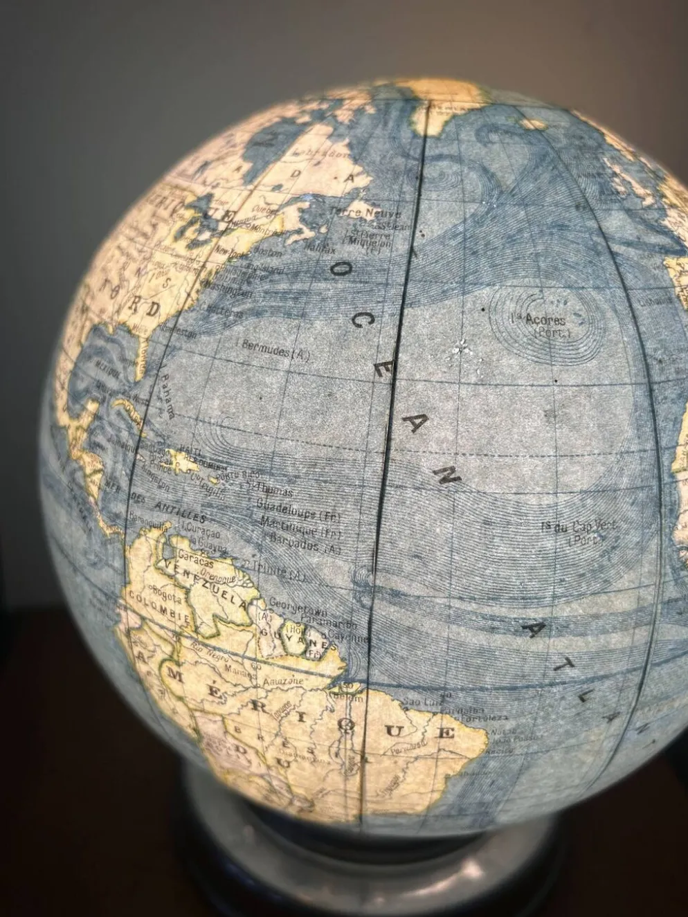 Globe terrestre lumineux vintage – fin des années 1940 / début 1950