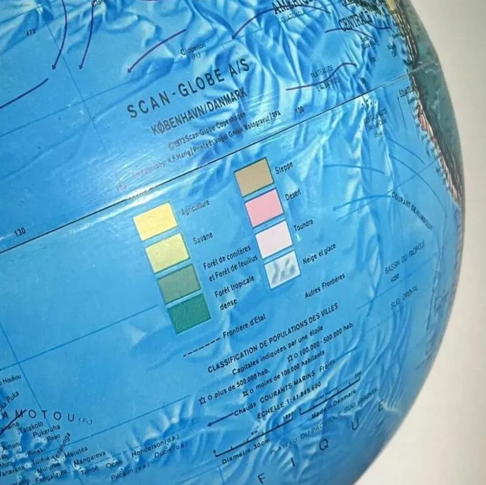 Globe terrestre lumineux vintage