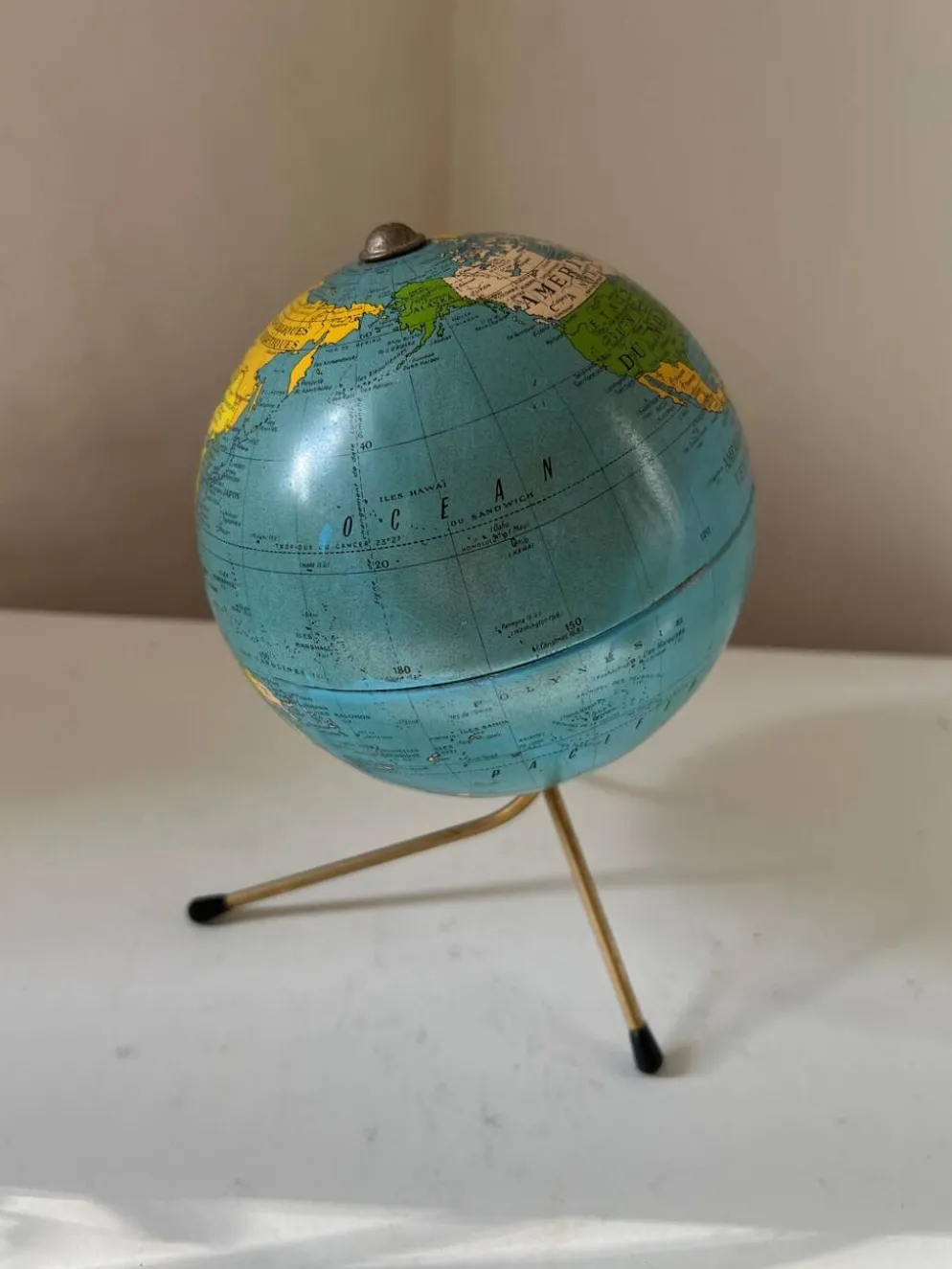 Globe terrestre mappemonde métal Cartes Tarides Paris vintage