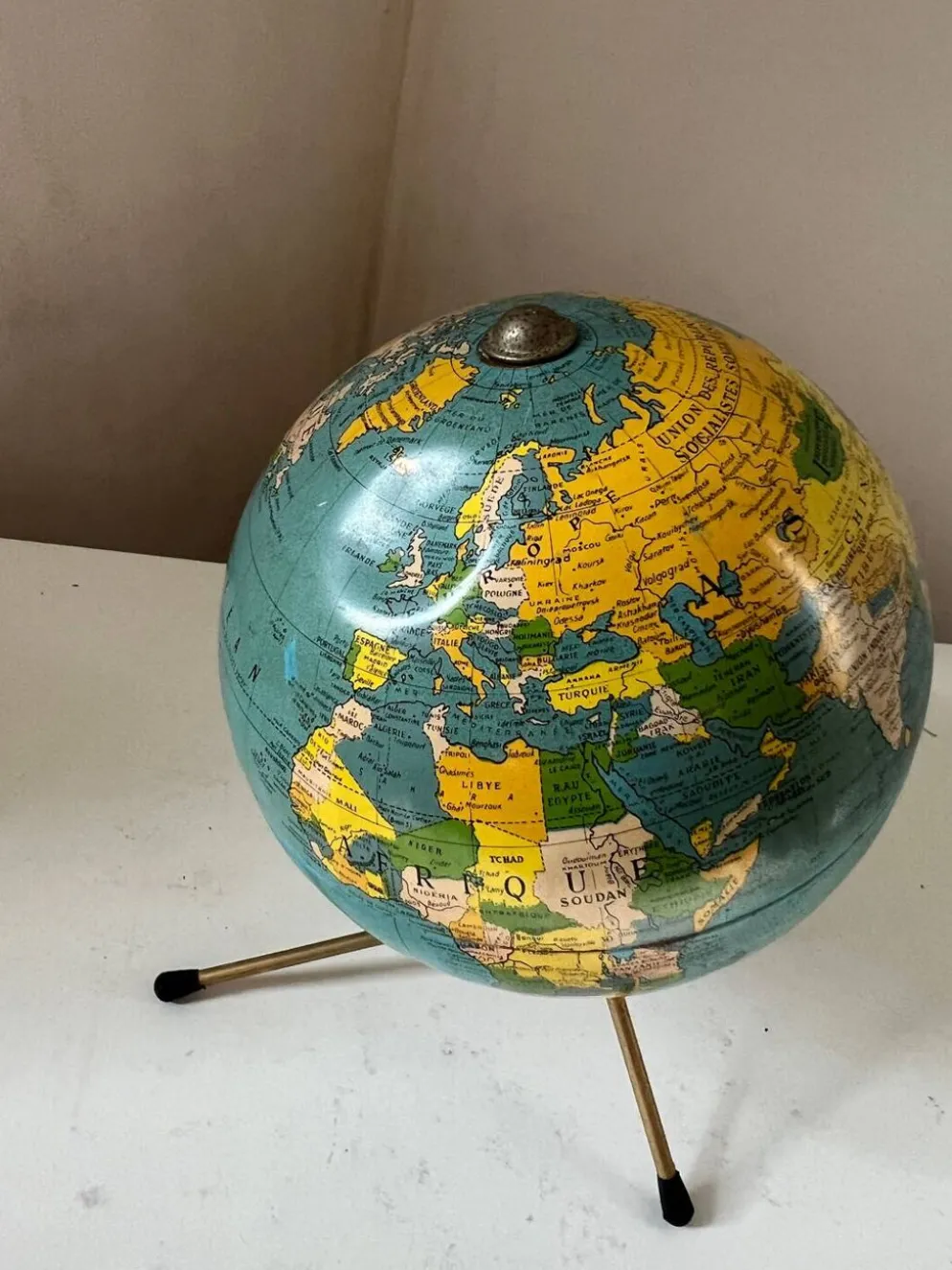 Globe terrestre mappemonde métal Cartes Tarides Paris vintage