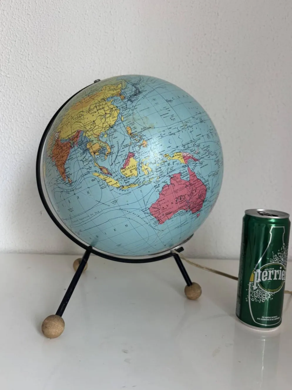 Globe terrestre, mappemonde tripode en verre Taride, 1962