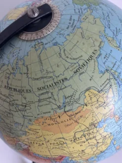 Globe terrestre, mappemonde tripode en verre Taride, 1962