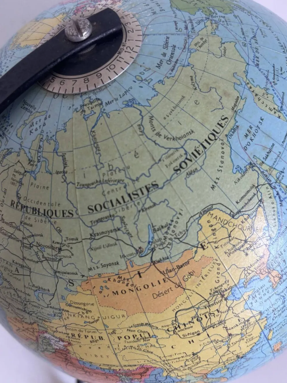 Globe terrestre, mappemonde tripode en verre Taride, 1962
