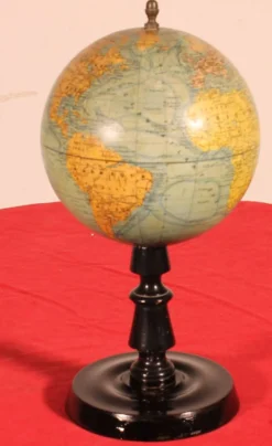 Globe terrestre par J.Forest Paris- 19° siècle