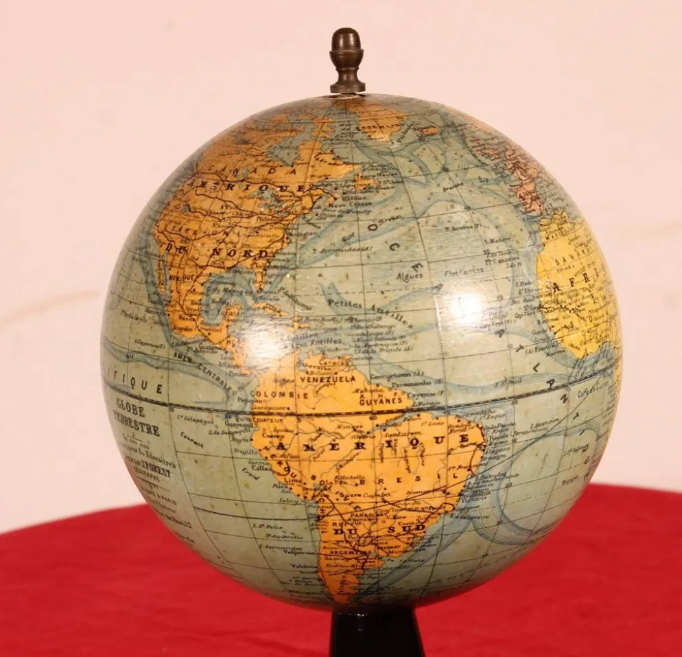 Globe terrestre par J.Forest Paris- 19° siècle