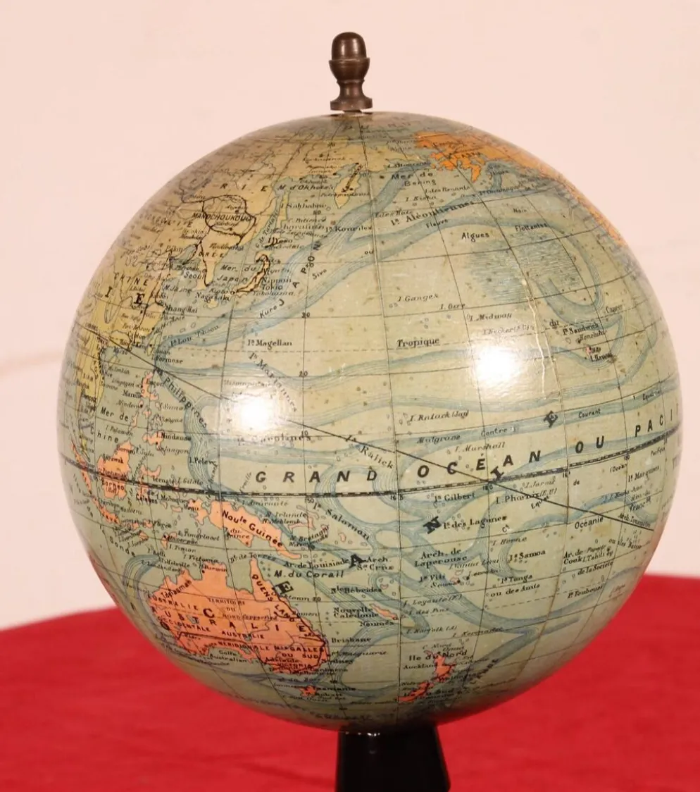Globe terrestre par J.Forest Paris- 19° siècle
