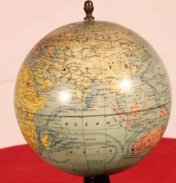 Globe terrestre par J.Forest Paris- 19° siècle