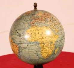 Globe terrestre par J.Forest Paris- 19° siècle