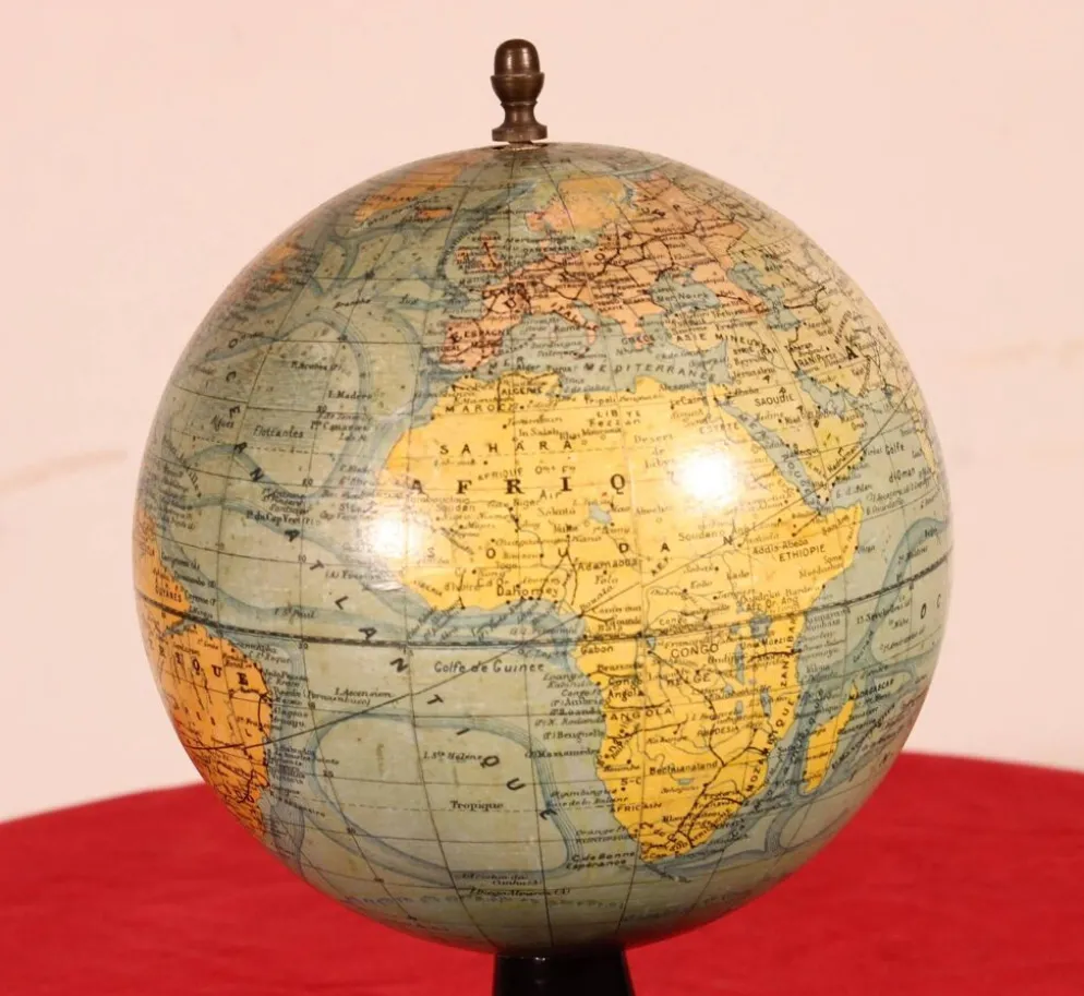 Globe terrestre par J.Forest Paris- 19° siècle
