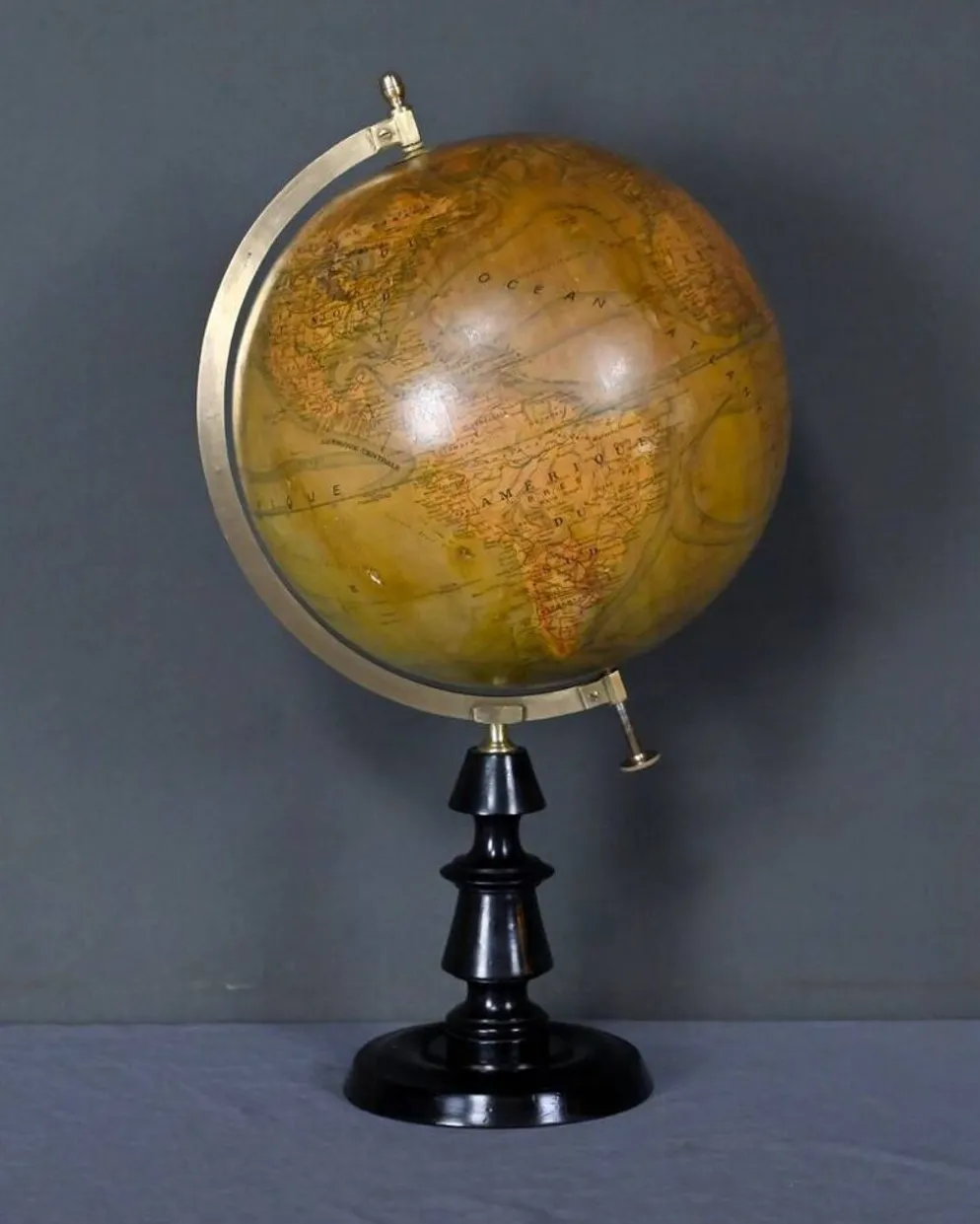 Globe terrestre signé J.Forest – Fin XIXe