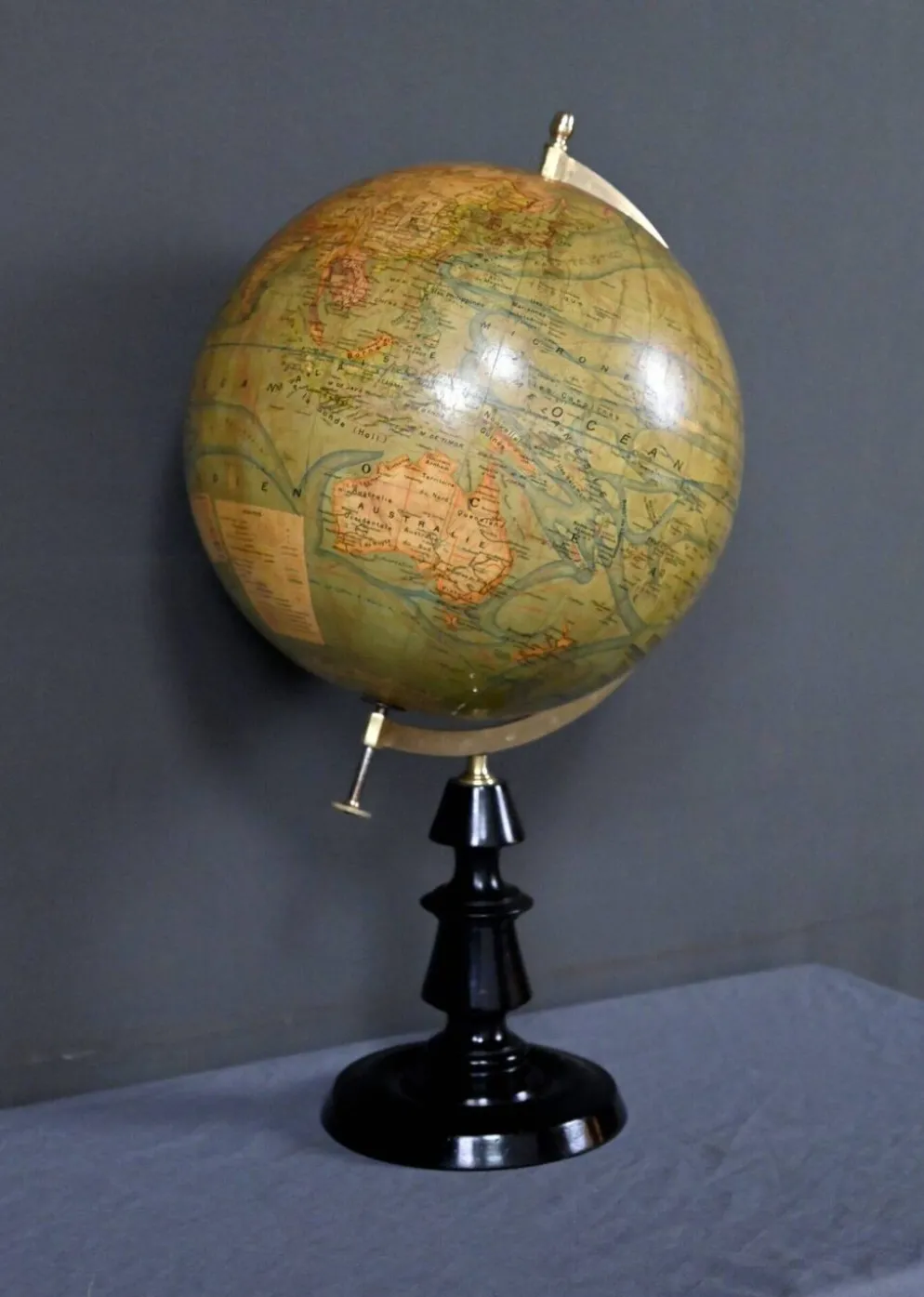 Globe terrestre signé J.Forest – Fin XIXe