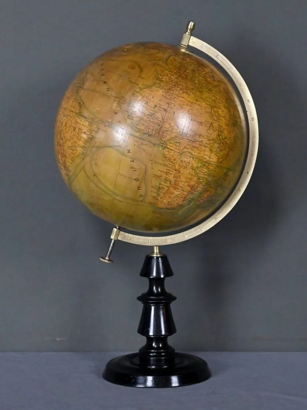 Globe terrestre signé J.Forest – Fin XIXe