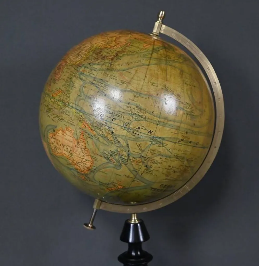 Globe terrestre signé J.Forest – Fin XIXe