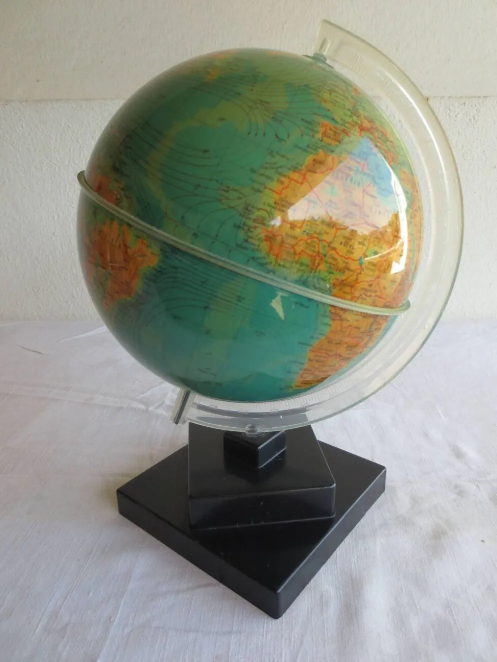 globe terrestre /socle plastic noir