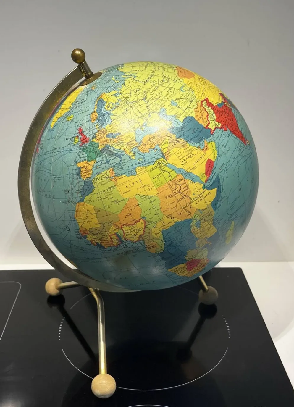 Globe terrestre tripode 1969