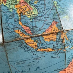 Globe terrestre vintage Girard et Barrère - Années 50-60 - piètement string - Ref 1153