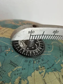 Globe terrestre vintage 1979 mappemonde bois Taride Paris France - 35 cm