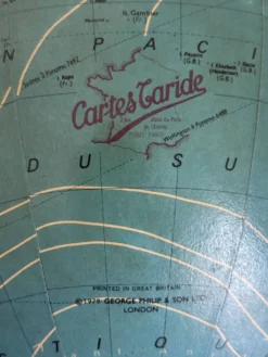 Globe terrestre vintage 1979 mappemonde bois Taride Paris France - 35 cm