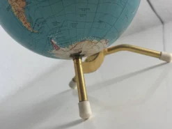 Globe terrestre vintage 1967 mappemonde dorée tripode Taride - 23 cm