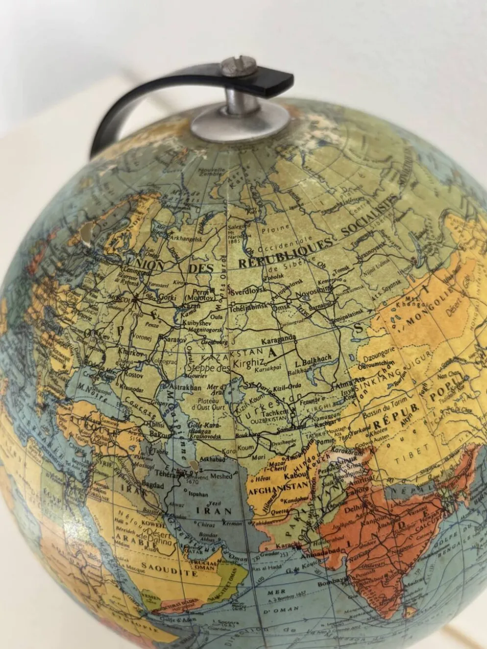 Globe vintage 1962 terrestre mappemonde verre tripode Taride - 28 cm