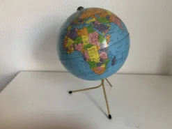 Globe vintage 1960 terrestre Taride tripode métal doré - 28 cm