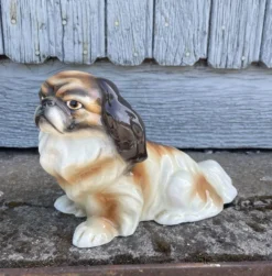 Goldscheider, chien pekingese en céramique