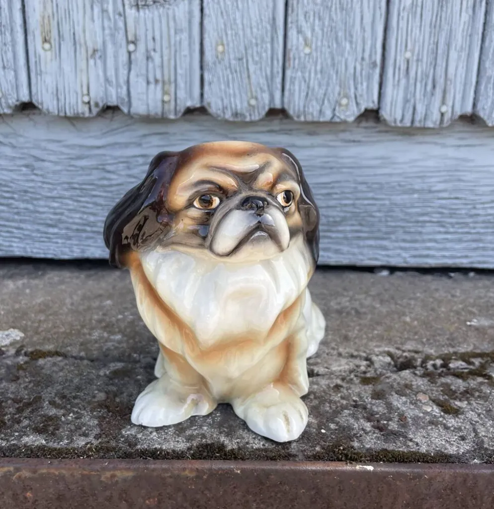 Goldscheider, chien pekingese en céramique