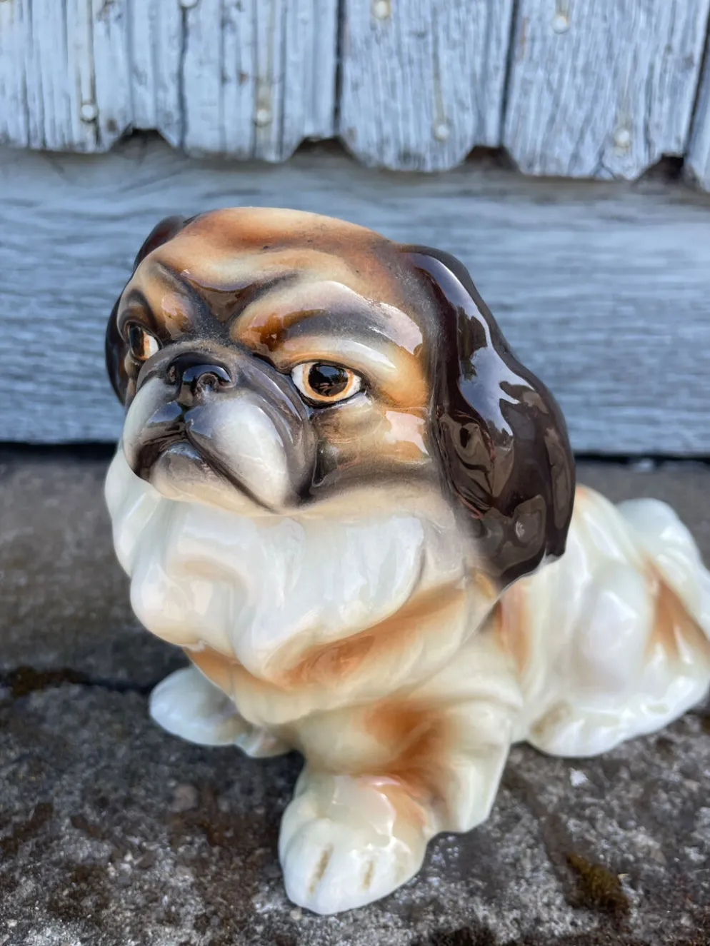 Goldscheider, chien pekingese en céramique