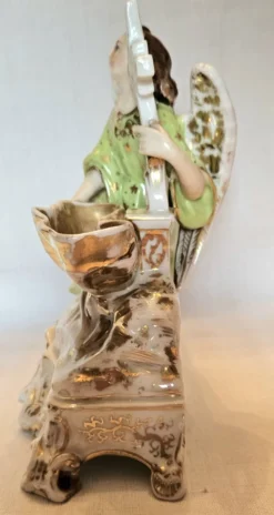 Grand bénitier en porcelaine de Paris Ange doré
