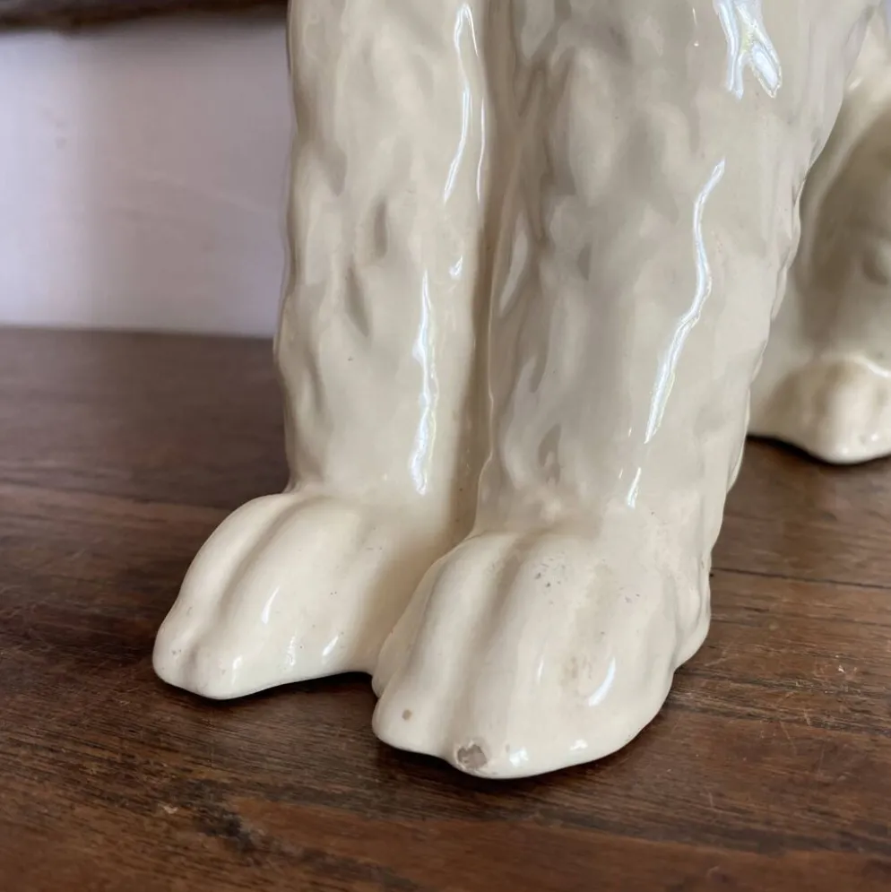 Grand caniche, chien en céramique émaillée, années 20-30