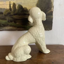 Grand caniche, chien en céramique émaillée, années 20-30