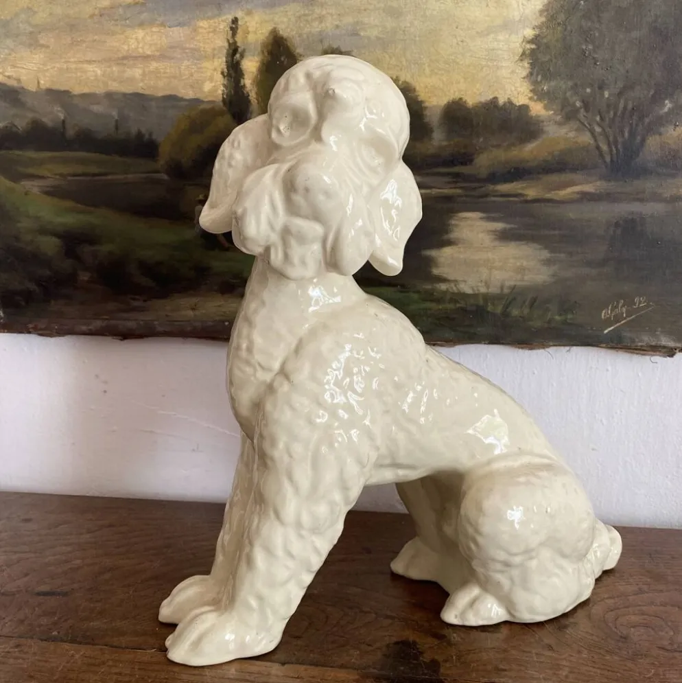 Grand caniche, chien en céramique émaillée, années 20-30