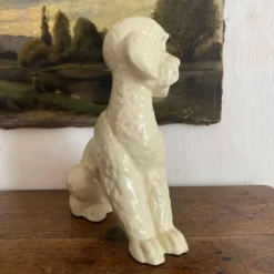 Grand caniche, chien en céramique émaillée, années 20-30