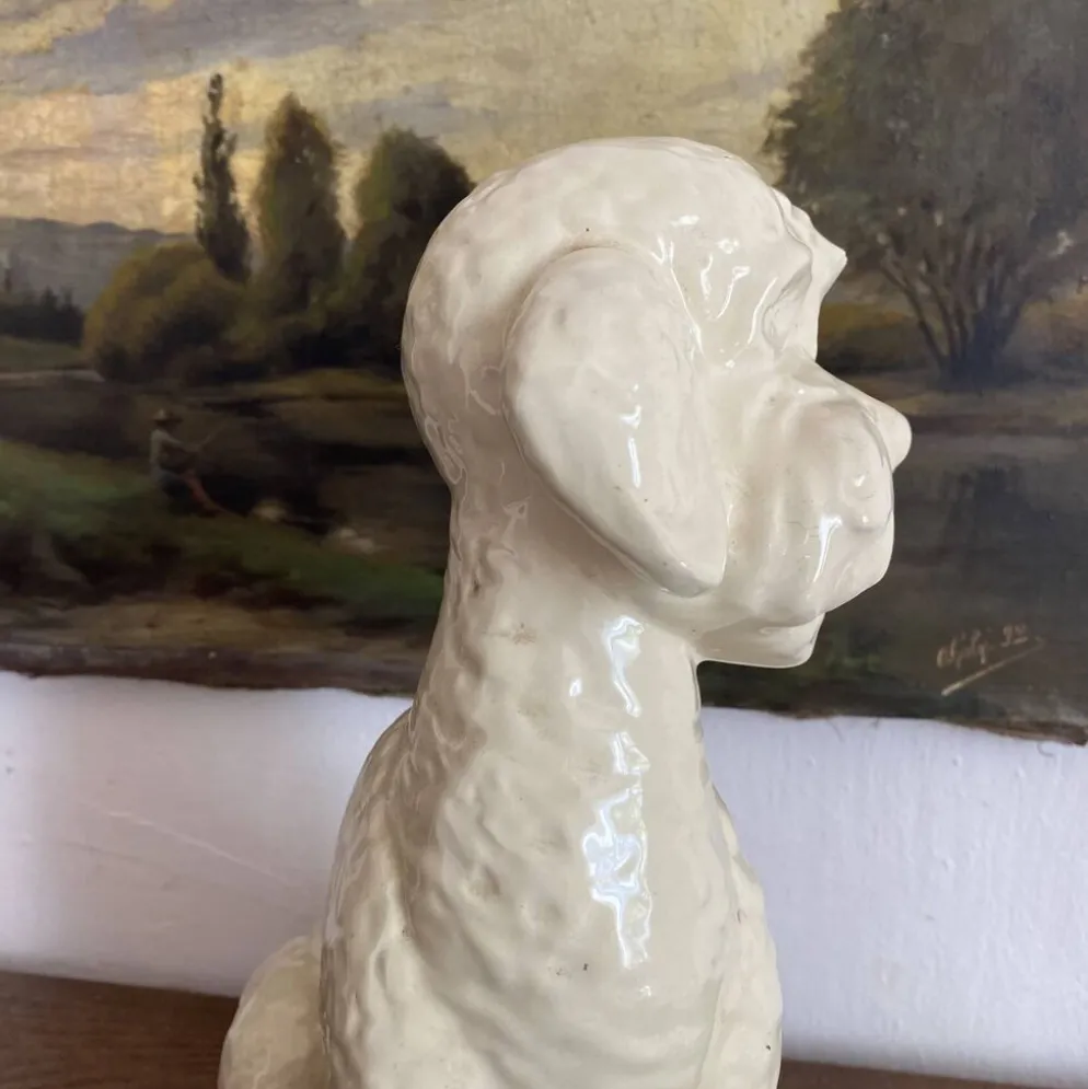 Grand caniche, chien en céramique émaillée, années 20-30